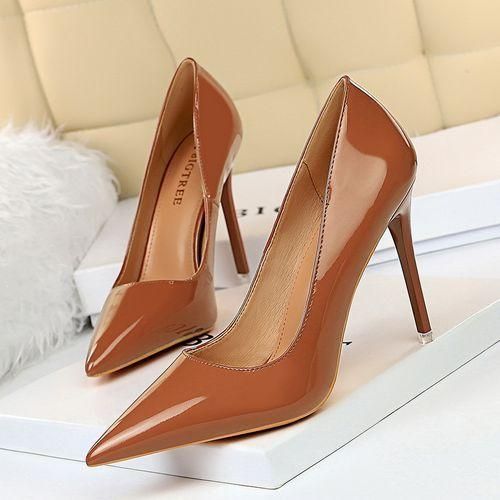 Solid Carlton Overseas Women Tan Brown Pointy Pumps Heel, Size: 3-8 at Rs  698/pair in Gurugram