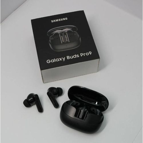 Generic 1X Bóse Headset 1X Headset Case 1X Charging Cable 1X User Manual - image 3