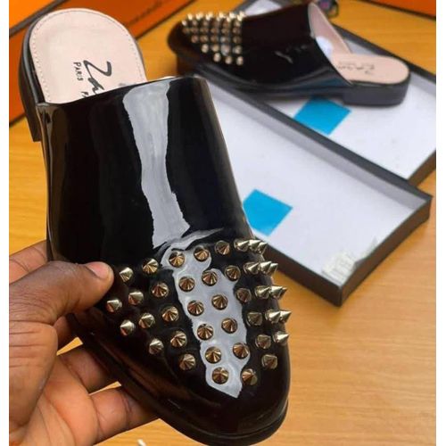 product_image_name-Genetic-Male black patent leather slip-on half shoe with gold-tone stud-2