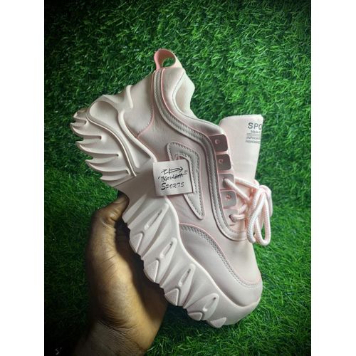 Latest fashion sneakers top
