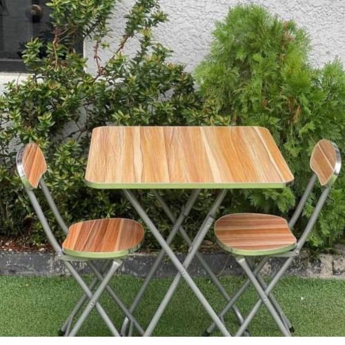 Foldable laptop outlet table and chair