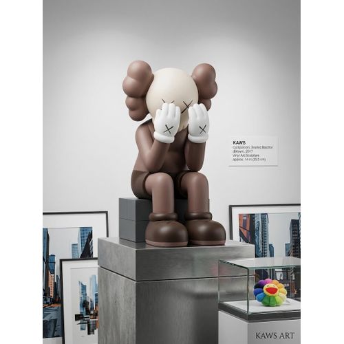 Generic Trendy Hypebeast Skyline Bear Statue