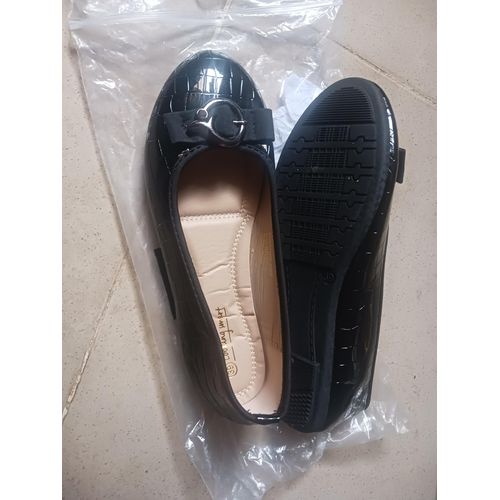 product_image_name-Looking Smart-Ladies Black Flat Ballet Shoes – Glossy Comfort Slip-On Pumps for Office & Casual Wear-2