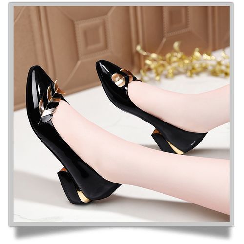 Low heel store pointed toe pumps