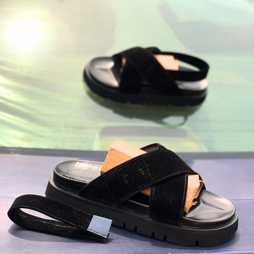 product_image_name-Handmade-Unisex Chunky Platform Crisscross Slides – 2-in-1 Velvet Sandals with Removable Backstrap -4