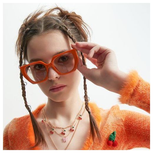ONIBENZ Oversized Chicky Acrylic Tint Glasses + Glass Case