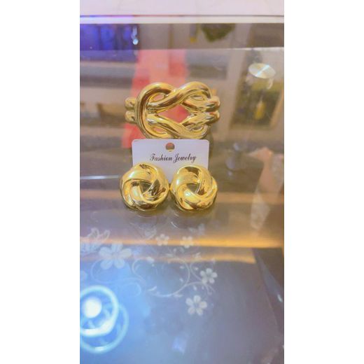 Fashion set of gold bangle and earring for ladies - image 2