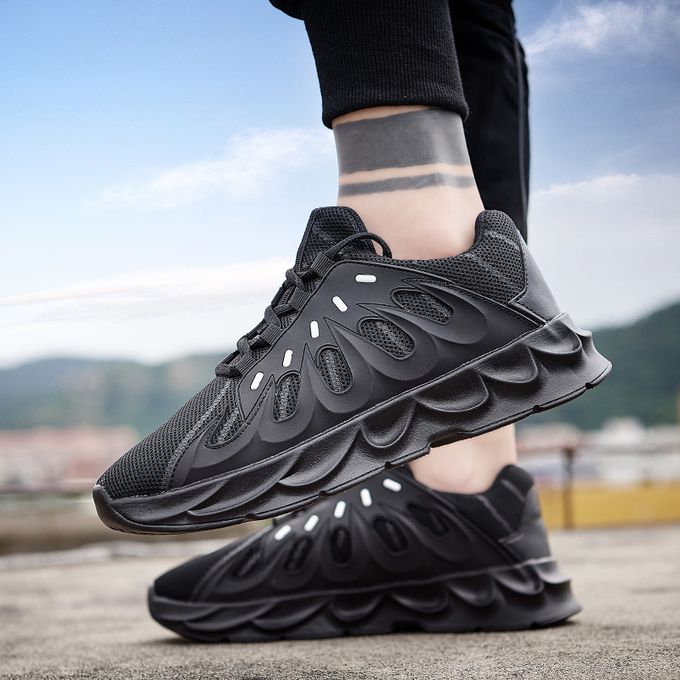 black running shoes fashion