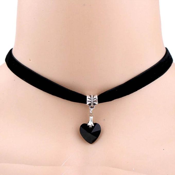 Black velvet outlet choker with pendant