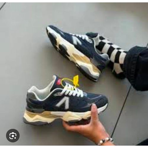 Noir Glide Sneakers