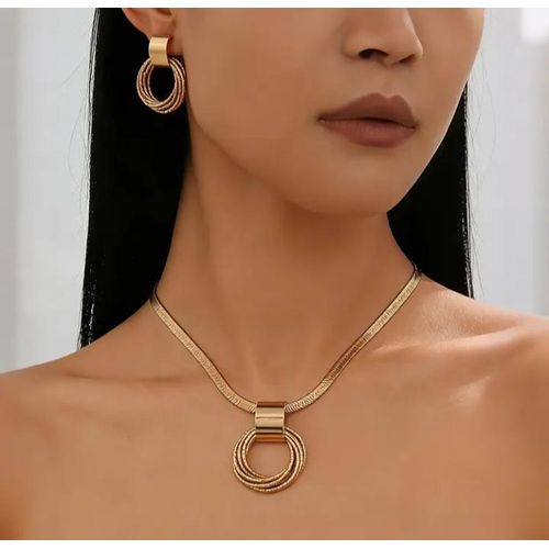 A Set of Jewelry Featuring a 3pcs Design with a Twisted Rope Knot Circular Ring Chain, Including a Stylish Necklace And Earrings for Women. This Exquisite And Unique Elegant Style Is Versatile, Suitable for Everyday Wear, Parties