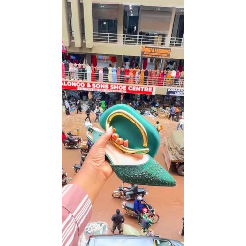 Women’s Luxury Emerald Green Rhinestone Pointed Toe Mule & Matching Clutch Bag Set
