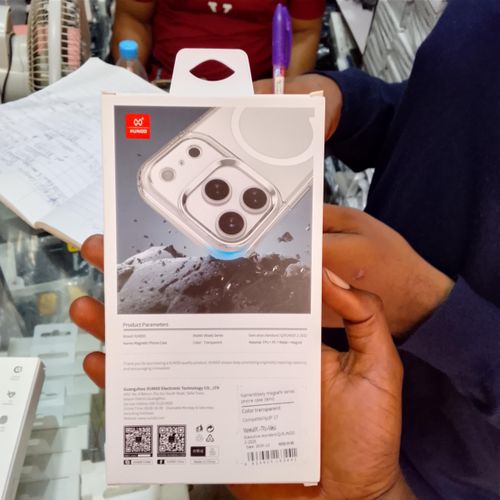 Transparent Magnetic phone case for iPhone 17