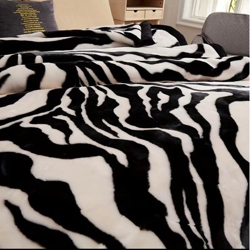 1pc Winter Essential Double-layer Thickened Raschel Flannel Blanket Windproof Breathable Double-sided for Dual Use Offers Superior Warmth Skin Comfort with Fine Edge-binding for Durability It's Versatile Thick Cover for Bedding
